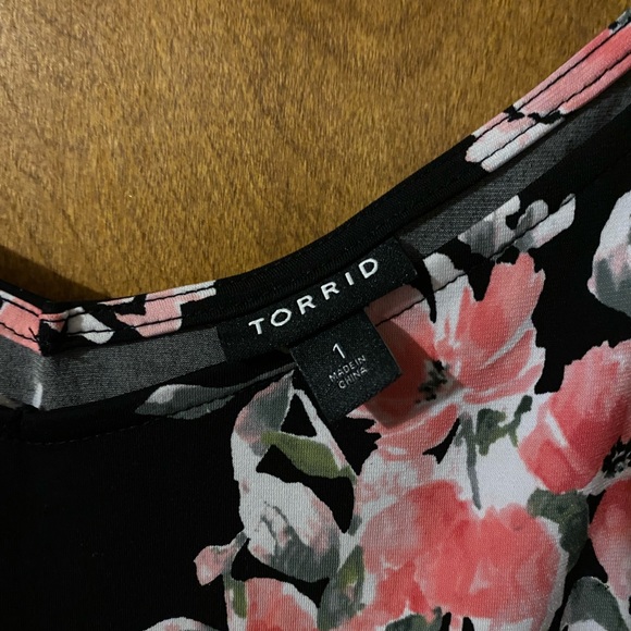 Floral Torrid size 1 tank - Picture 2 of 3